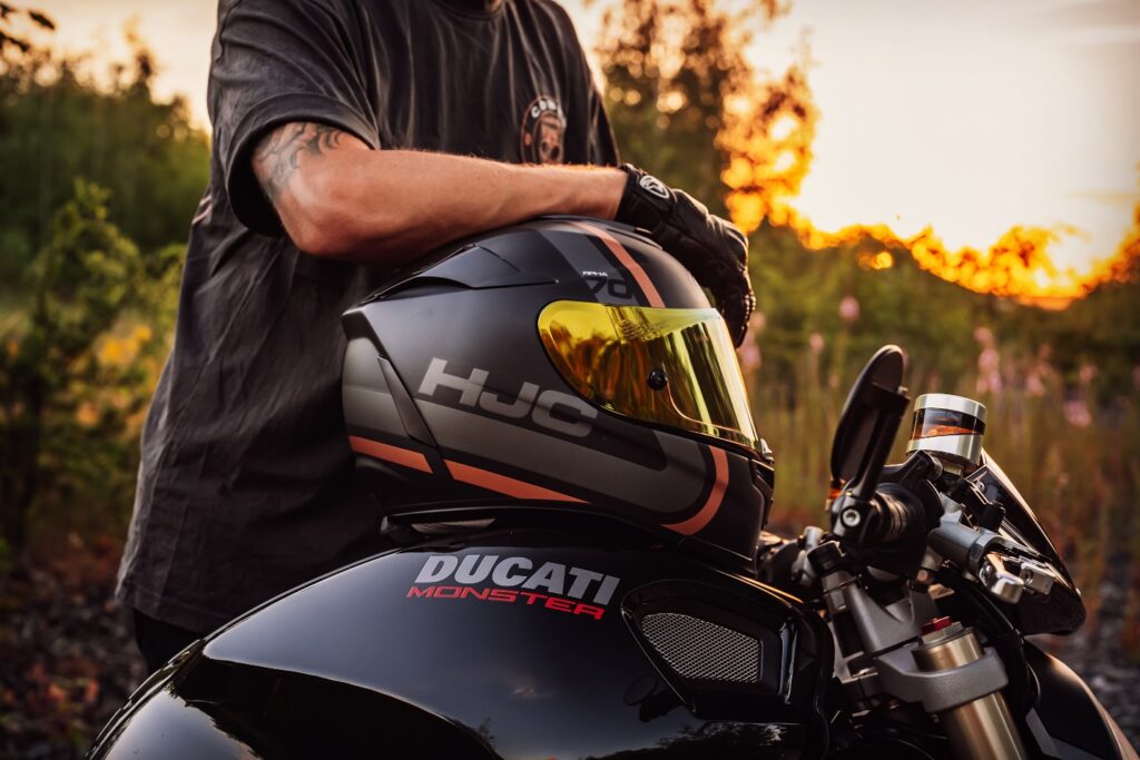 Instagram post from cobre_moto. This post is in position 4.