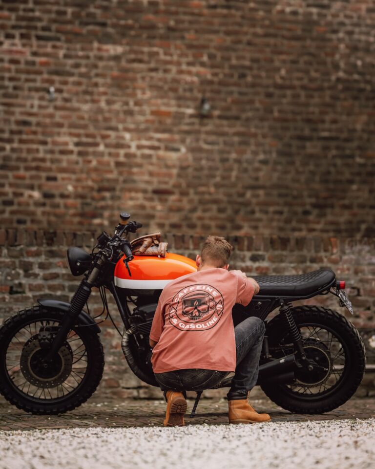 Instagram post from cobre_moto. This post is in position 4.