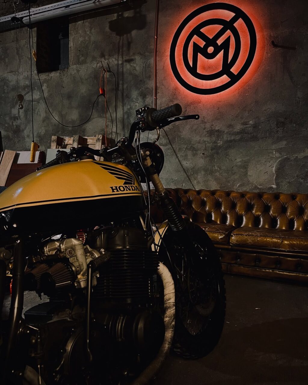 Instagram post from cobre_moto. This post is in position 0.