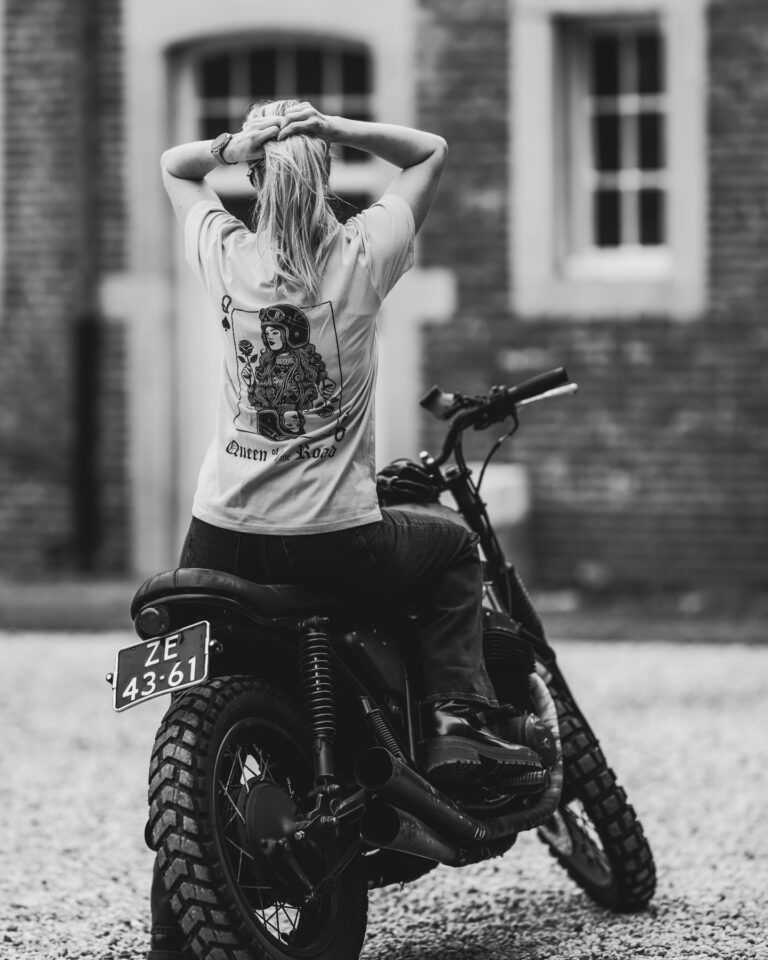 Instagram post from cobre_moto. This post is in position 2.